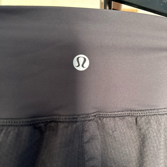 LULULEMON mesh up shorts no size tag SIZE 4 - Picture 5 of 6